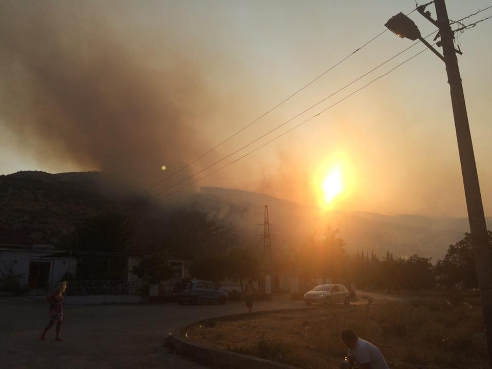 Φλέγονται χωριά της ελληνικής μειονότητας στην Αλβανία: Προδοσία…, άφαντα τώρα τα ελληνικά πυροσβεστικά αεροσκάφη!